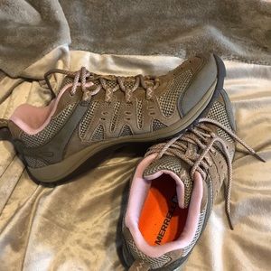 Women’s Merrill’s